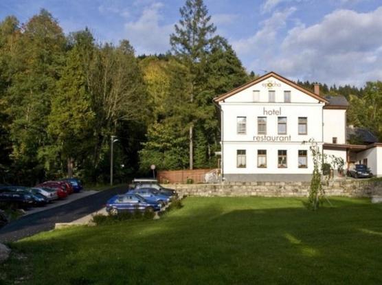 Hotel Epocha Janov nad Nisou Exteriör bild