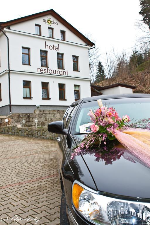 Hotel Epocha Janov nad Nisou Exteriör bild